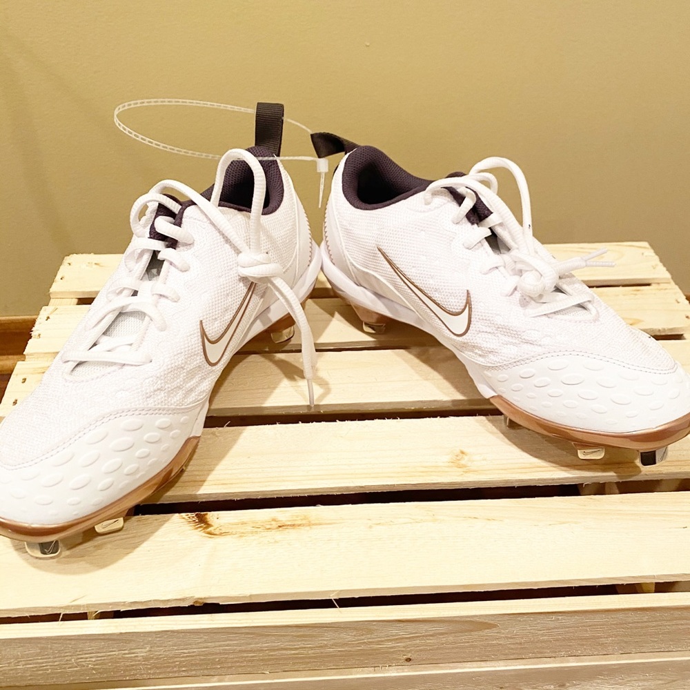 New Nike Woman’s cleats size 7 & 8